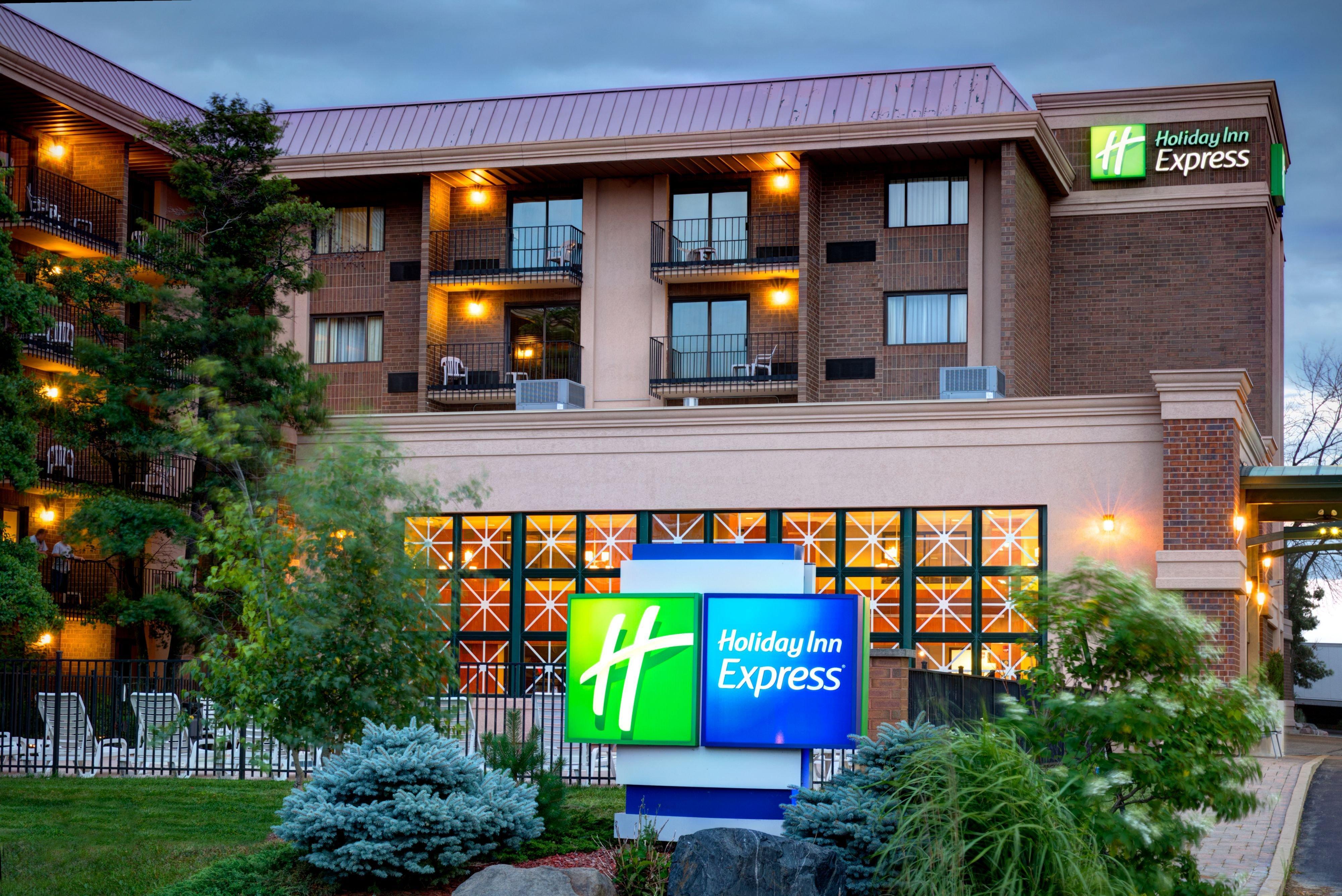 Holiday Inn Express Schaumburg-Rolling Meadows By Ihg Bagian luar foto